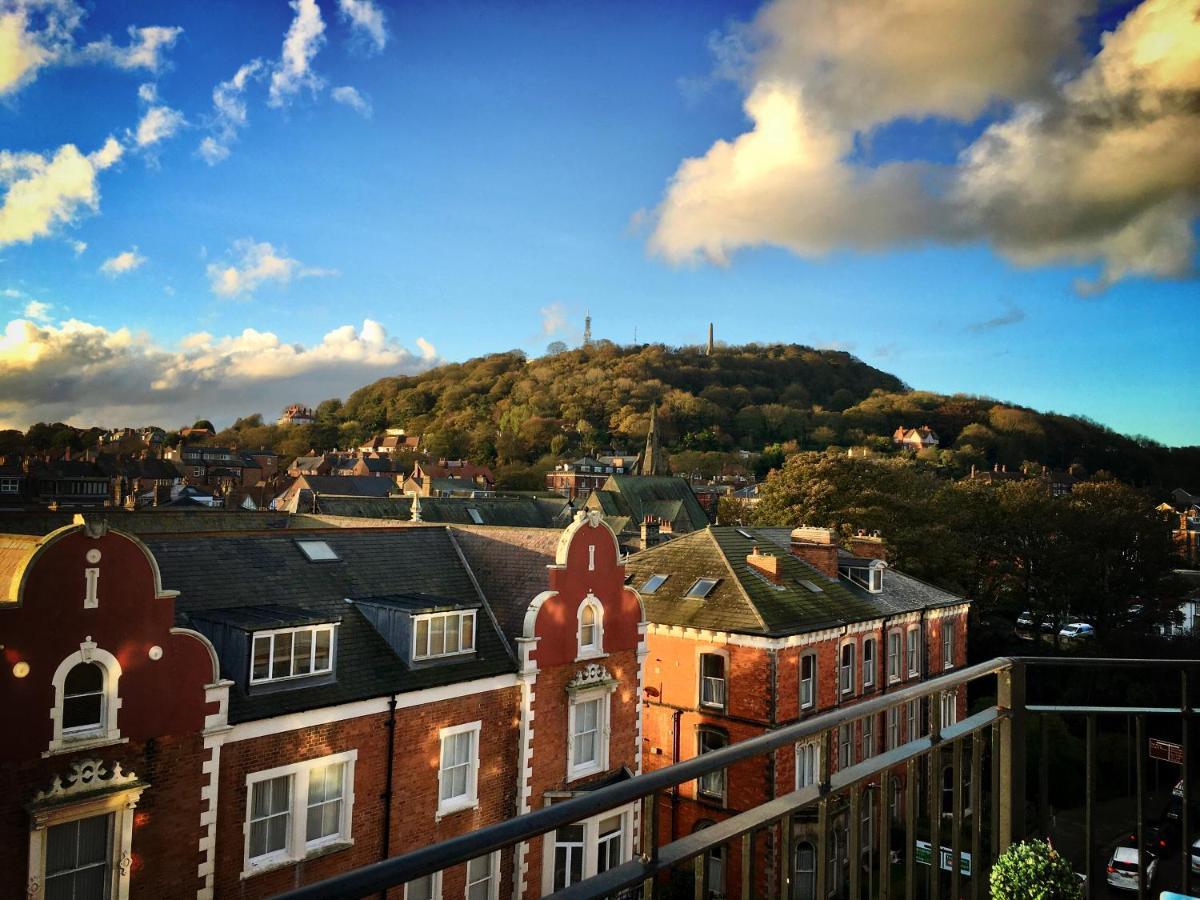 Penthouse, Private Balcony, Superb Views, Lift, Reserved Free Parking *