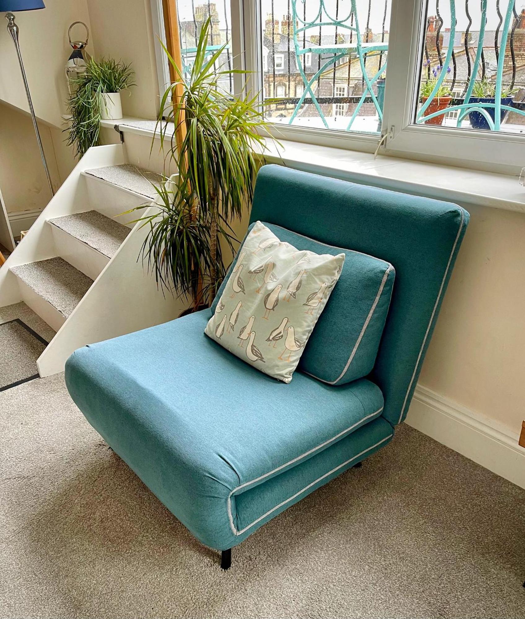 Penthouse, Private Balcony, Superb Views, Lift, Reserved Free Parking * Scarborough